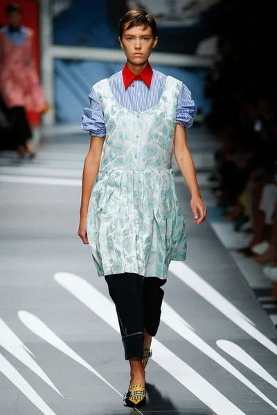 Look 4